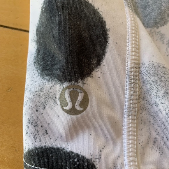 EUC 🍋 Lululemon Run: Dart and Dash Short - Picture 5 of 7